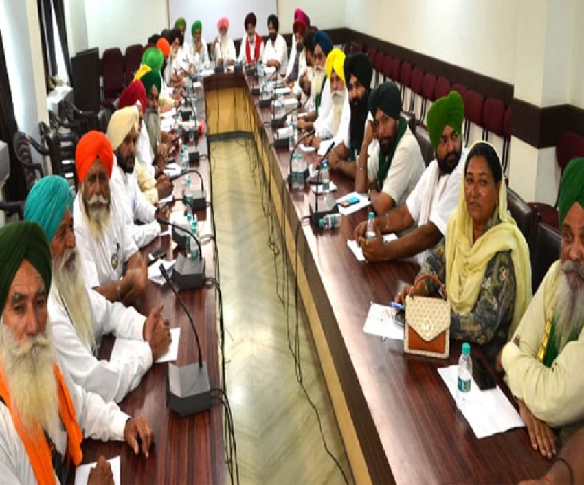 किसान संगठनों संग पंजाब राजनीतिक दलों की बैठक