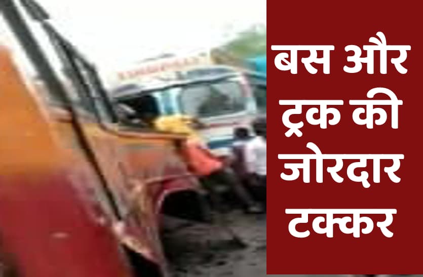 Bus and truck collision in Chhindwara 