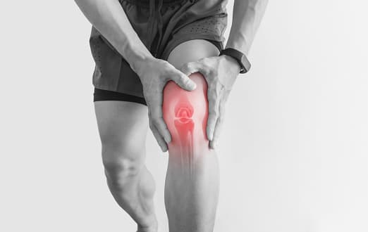 Knee Pain Home Remedies: घुटनों के दर्द से आराम पाने के लिए करें ये घरेलू और प्राकृतिक उपचार