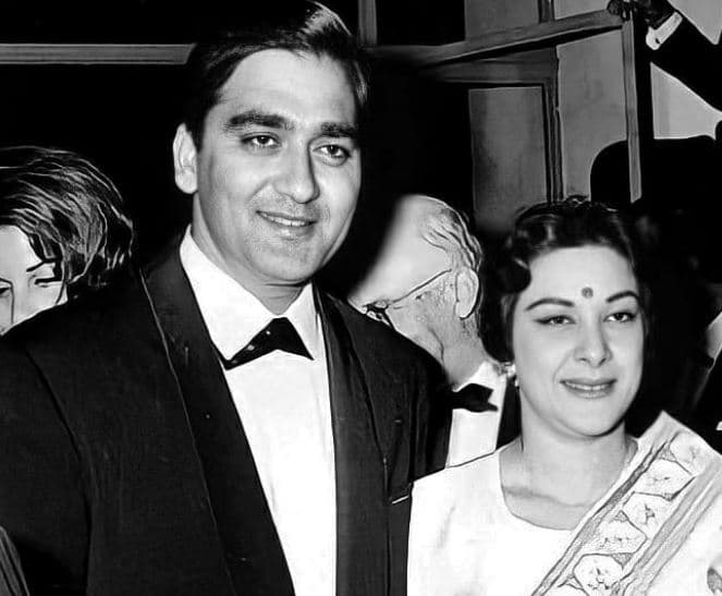 When Nargis kissed sunil dutt gifted saris and decorated in wardrobe