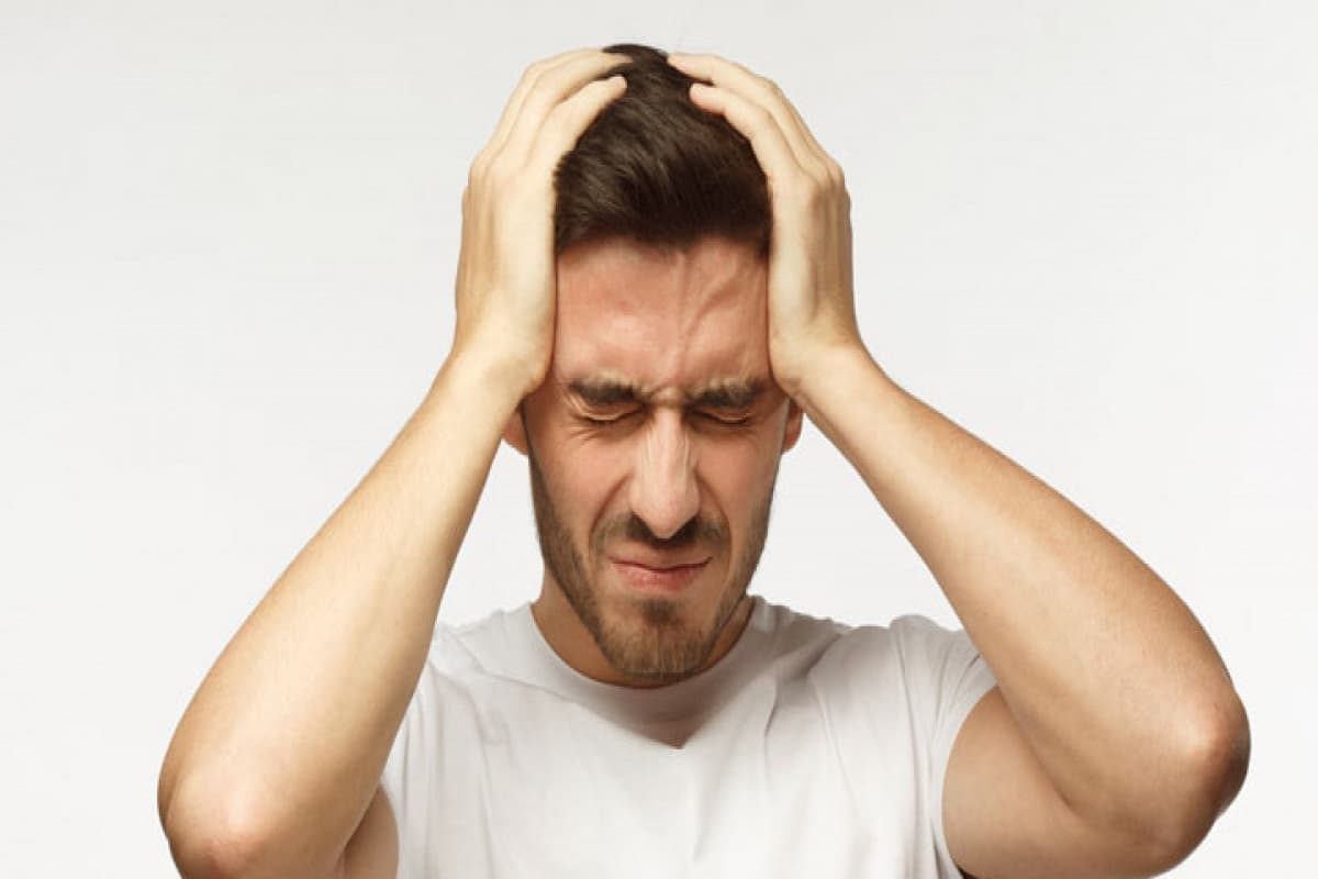 सिर दर्द की समस्या से रहते हैं परेशान तो तुलसी से लेकर लौंग तक ये 5 घरेलू उपाय आ सकते हैं काम