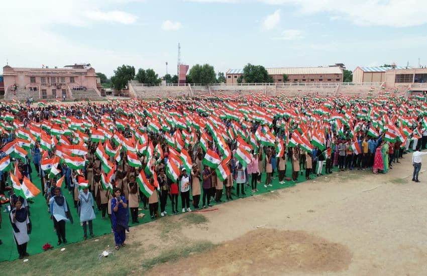 चार हजार स्कूलों के लाखों बच्चों ने देशभक्ति गीतों का किया सामूहिक गायन
