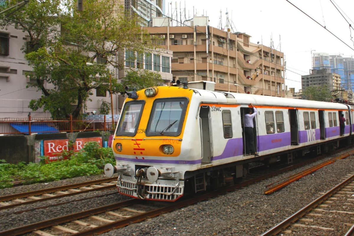 mumbai_local_train_megablock 
