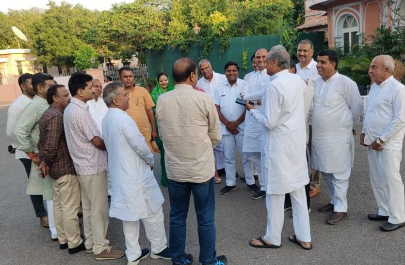 Rajasthan Congress crisis: cm ashok gehlot meets MLAs in jaipur