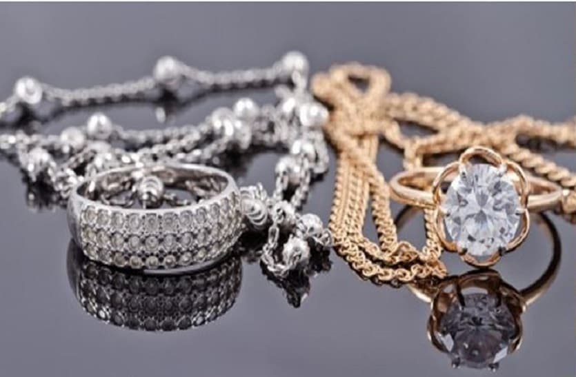 Gold Silver Price: शादियों के सीजन में सोना महंगा, 2500 रुपए उछला, चांदी 4400 रुपए तेज
