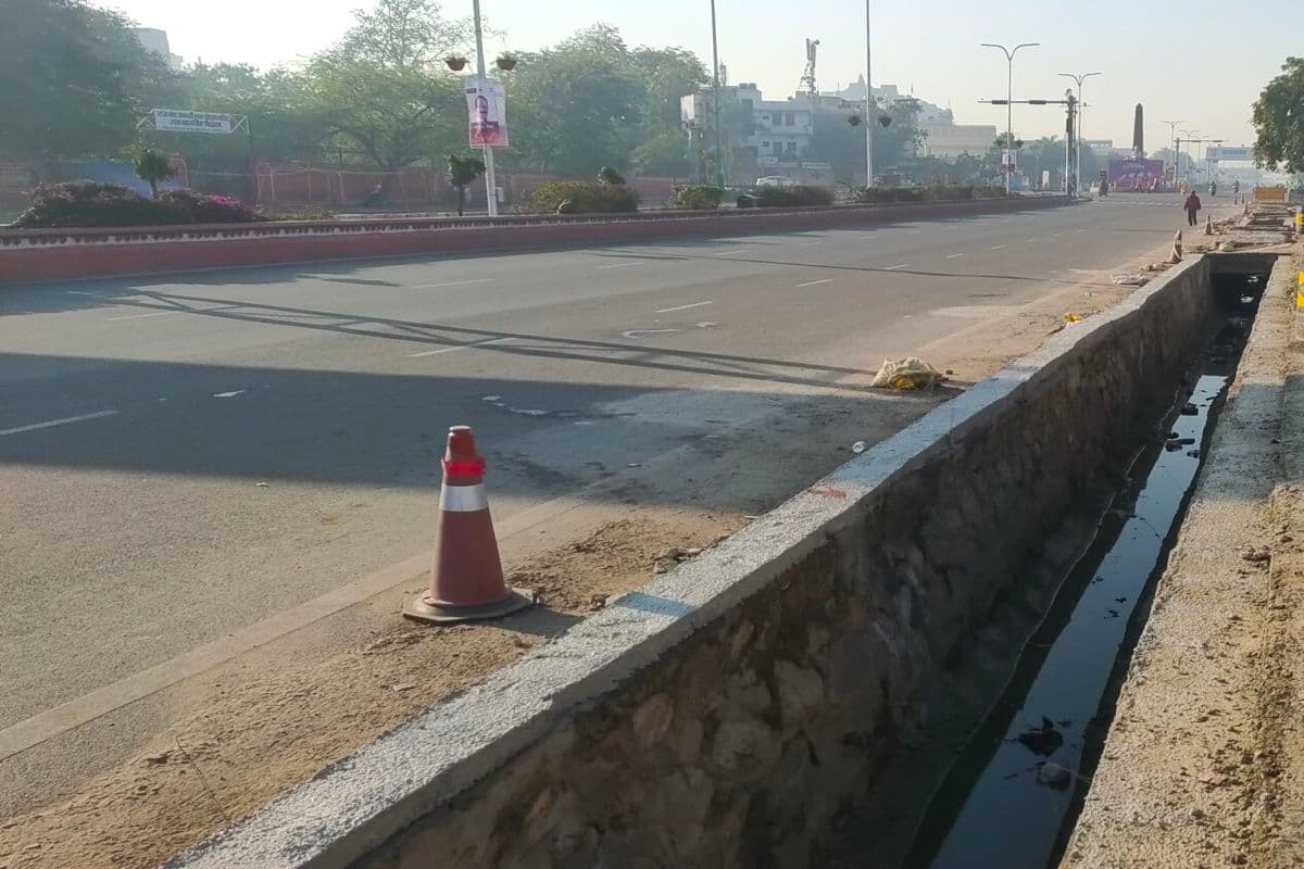 सावधान... खतरों से भरी है जयपुर की ये वीवीआईपी रोड, हो सकता है बड़ा हादसा!