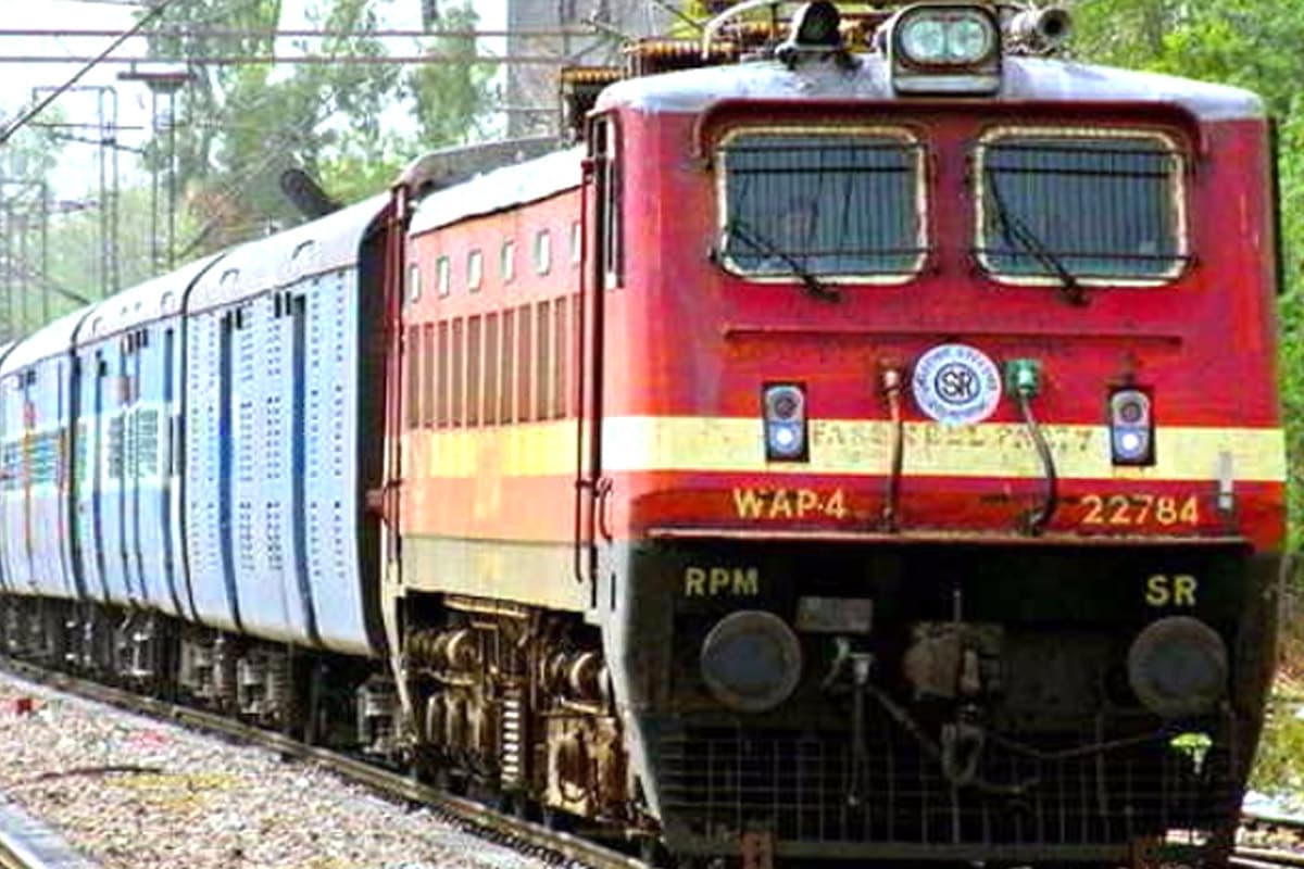 Chhath_Puja_Special_Train.jpg
