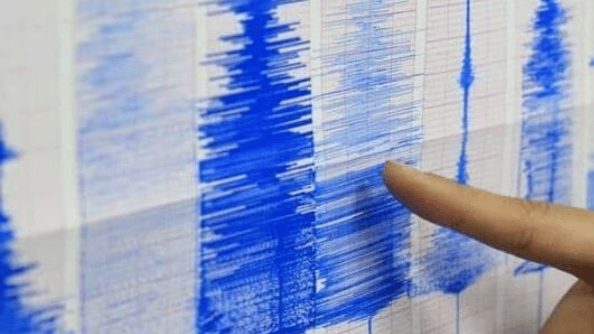 Earthquake of magnitude 5.2 in Kargil Laddakh Jammu Kashmir Today jolts  no damage reported