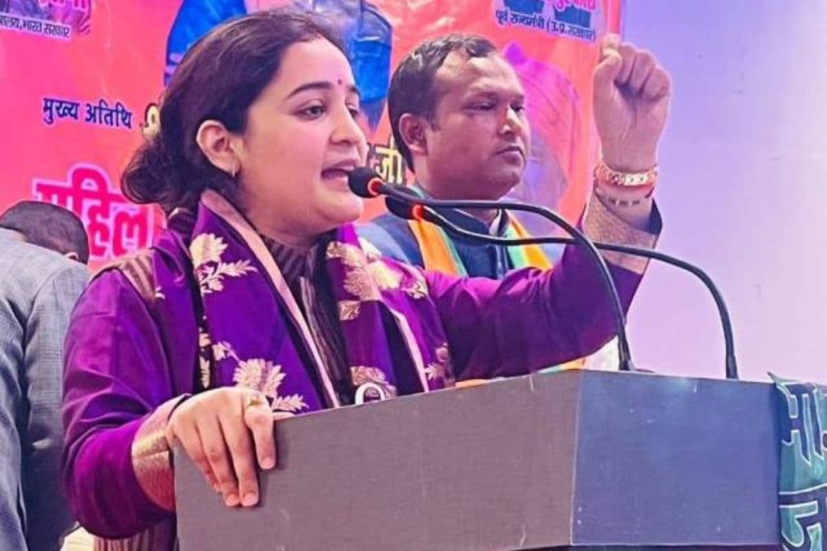 Mulayam singh yadav's younger daughter in law Aparna Yadav contest Lok Sabha elections from BJP ticket