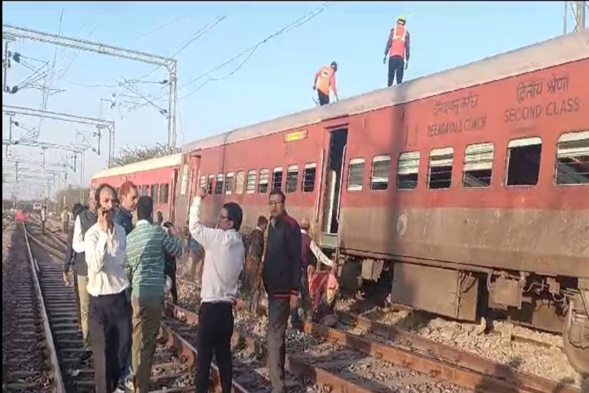 train_accident_in_madar_railway_station.jpg