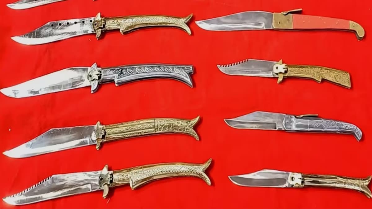 rampuri-knife-business-limited-to-two-shops.jpg