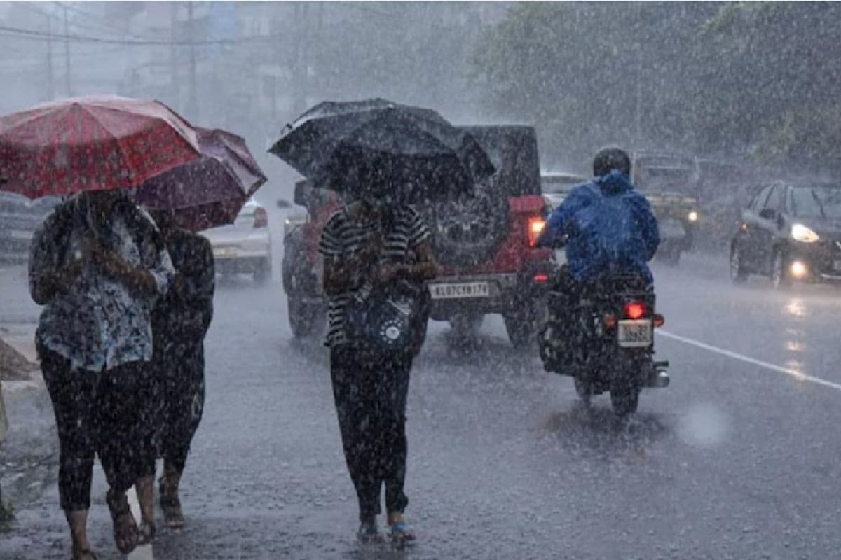  Weather suddenly changed in Delhi NCR heavy rains after dusty storm in many areas IMD issued red alert for sunday 