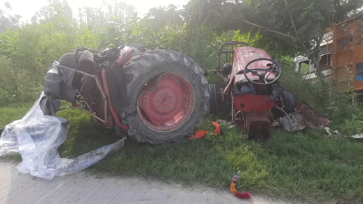 Dumper collides with tractor-trolley in Moradabad