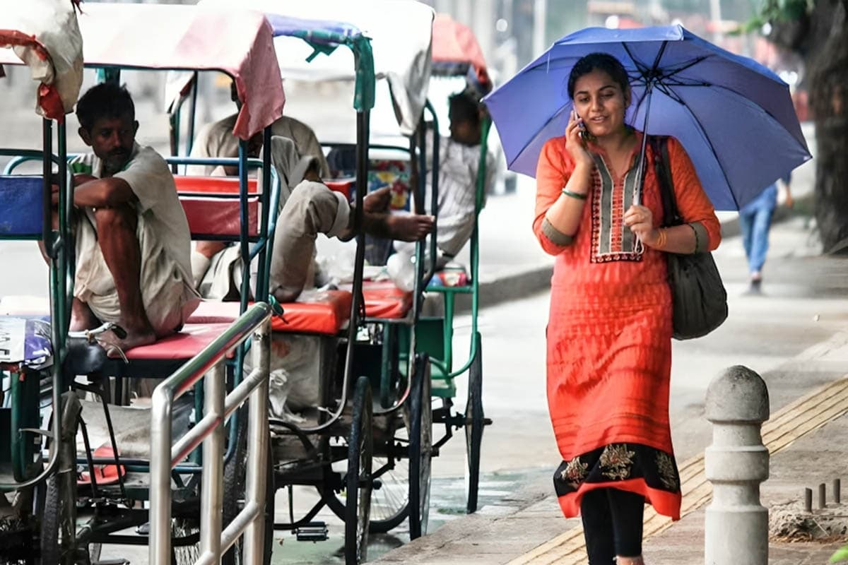 Temperature can reach up to 40°C in Jhansi, sunny and light windy day