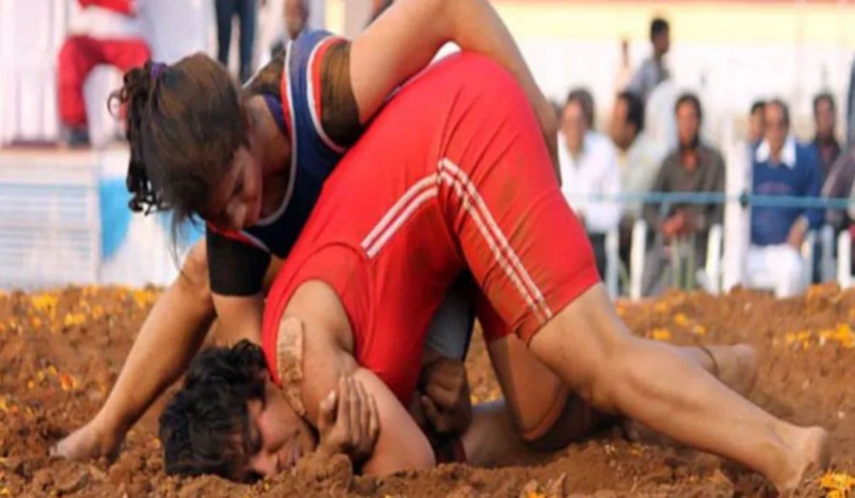 Female Wrestler Misbehavior in Agra