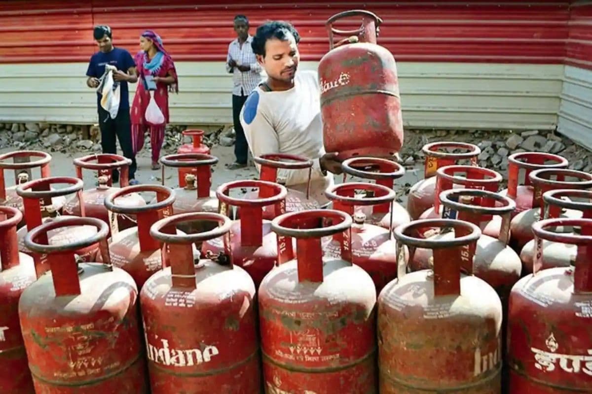 LPG gas cylinder becomes cheaper by Rs 19