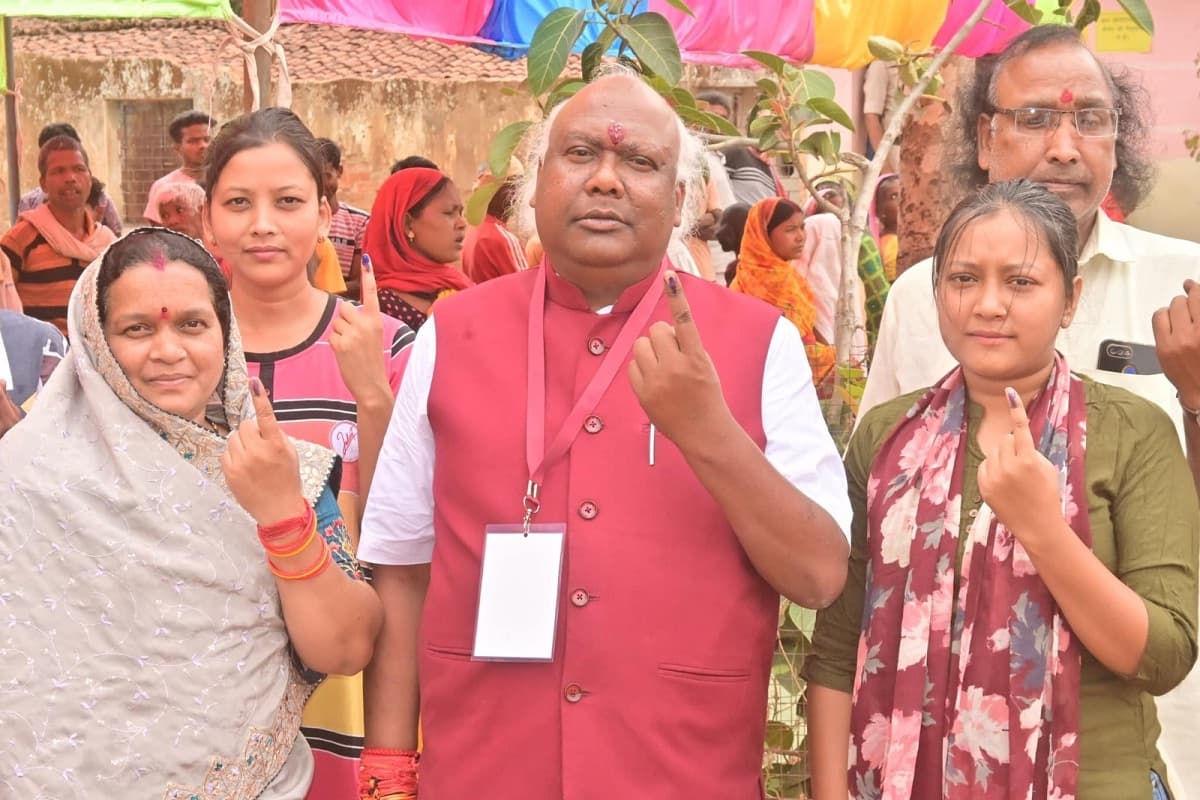 candidate cast his vote cg lok sabha poll 2024 lok sabha poll 2024