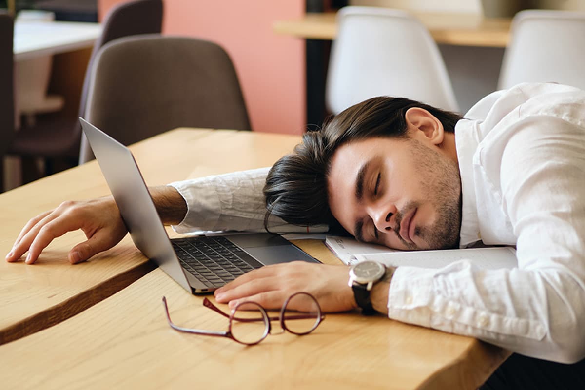 Which vitamin deficiency causes excessive sleep?