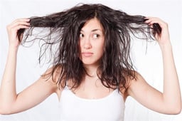 Hair Care Tips: क्या आप चिपचिपे बालों से हो गए हैं परेशान, तो ये घरेलू नुस्खे दिलाएंगे छुटकारा