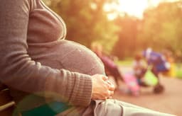 ज्यादा उम्र में गर्भवती होने से बेटियों के बांझ होने का खतरा