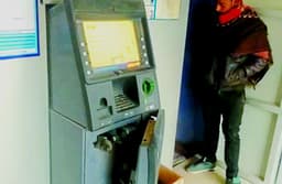 ATM के डिजिटल लॉक ने बचा दिए 15 लाख रुपए, जानिए बदमाश क्यों नहीं तोड़ पाए Digital Lock