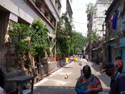 बंगाल: बमबाजी पर भारी बड़ाबाजारवासी