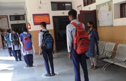 VIDEO: दिल्ली में 1 सितंबर से खुलेंगे 9वीं-12वीं के स्कूल, सरकार ने जारी किए दिशा-निर्देश