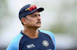 रवि शास्त्री के कोरोना पॉजिटिव होने से भारतीय टीम की मुश्किलें बढ़ी, 5वें टेस्ट से बाहर रहेंगे ये 2 सदस्य