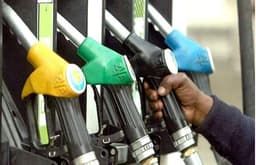 Petrol Diesel Price Today : पेट्रोल-डीजल के दामों में आज फिर बढ़ोतरी, जनता पर पड़ी महंगाई की मार