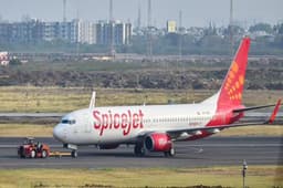SpiceJet के 80 पायलट जबरन बिना वेतन छुट्टी पर भेजे गए, जानें क्यों
