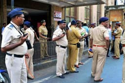 Mumbai: मुकेश अंबानी, अमिताभ बच्चन, धर्मेंद्र का घर उड़ा देंगे, 25 आतंकी पहुंचे... अज्ञात कॉल से मचा हड़कंप
