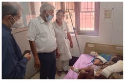दुर्गा पंडाल भदोही अग्निकांड: आग में झुलसे चार लोग एसआरएन अस्‍पताल में भर्ती, 24 घंटे निगरानी के लिए डॉक्टर तैनात
