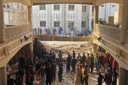 पेशावर के मस्जिद में धमाका, 550 नमाजियों के बीच बैठे हमलावर ने खुद को उड़ाया, 46 की मौत, 150 से अधिक घायल