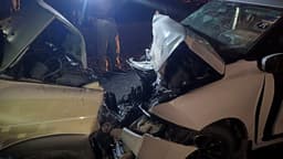 दो कारों में भीषण भिडंत: कारों में फंसे एक दर्जन घायलों को चौमूं पहुंचाया, जयपुर रैफर