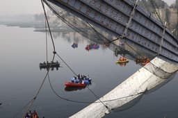 मोरबी ब्रिज हादसा: गुजरात HC का बड़ा आदेश, मृतकों के परिवार को 10-10 लाख रु. हर्जाना देगी ओरेवा कंपनी