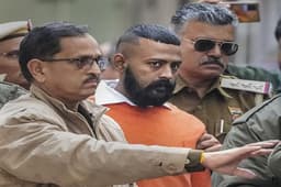 Video : सुकेश चंद्रशेखर की न्यायिक हिरासत 31 मार्च तक बढ़ी, पटियाला हाउस कोर्ट ने दूसरी मांग की खारिज