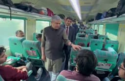 रेल मंत्री अश्विनी वैष्णव शताब्दी एक्सप्रेस से पहुंचे जयपुर, यात्रियों से लिया फीडबैक, देखें वीडियो