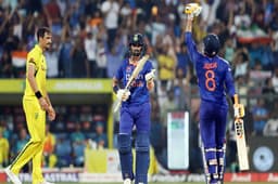 IND vs AUS: ऑस्ट्रेलिया ने टॉस जीतकर गेंदबाजी चुनी, भारत ने इस युवा बल्लेबाज को किया बाहर