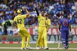 IND vs AUS: मिचेल स्टार्क की कहर बरपती गेंदबाजी के सामने भारतीय बल्लेबाजों फेल, 117 पर ढेर हुई टीम