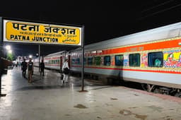 पटना जंक्शन पर तीन मिनट तक चला पॉर्न, वीडियो हुआ वायरल, शिकायत के बाद रेलवे ने लिया एक्शन