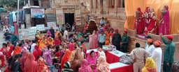 Photo Gallery: गणगौर पर्व के दौरान गड़ीसर पर उमड़ा श्रद्धालुओं का हुजूम