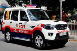 दिल्ली पुलिस ने फॉर्च्यूनर लूटने वाले गिरोह का किया भंडाफोड़, विदेशी हथियारों के साथ 6 लोग गिरफ्तार