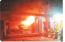 Video: रेस्टोरेंट में लगी भीषण आग से सामान जला