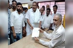 कर्नाटक विधानसभा चुनाव 2023: शिवलिंग गौड़ा ने JDS विधायक पद से दिया इस्तीफा, कांग्रेस में होंगे शामिल!