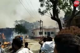 Breaking News: कुशीनगर में 35 घरों में लगी आग, 3 की मौत, CM ने बचाव और राहत कार्य के दिए निर्देश