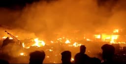 लुडलो बाजार में आधी रात को लगी आग , 150 से ज्यादा दुकानें जलकर खाक