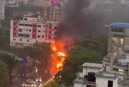 कोलकाता के लेकटाउन में भीषण आग, दमकल की दस गाडिय़ों ने किया नियंत्रण में