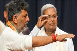 कर्नाटक कांग्रेस विधायक दल की बैठक शुरू, दिल्ली से पहुंचे सिद्धारमैया और शिवकुमार का जोरदार स्वागत