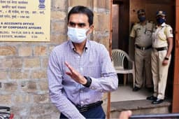 आर्यन खान केस: समीर वानखेड़े को बॉम्बे HC से फिर राहत, 8 जून तक गिरफ्तारी पर रोक, मीडिया से दूर रहने के लिए कहा