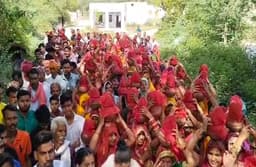 श्रीयादे देवी मंदिर परिसर से निकली कलश यात्रा